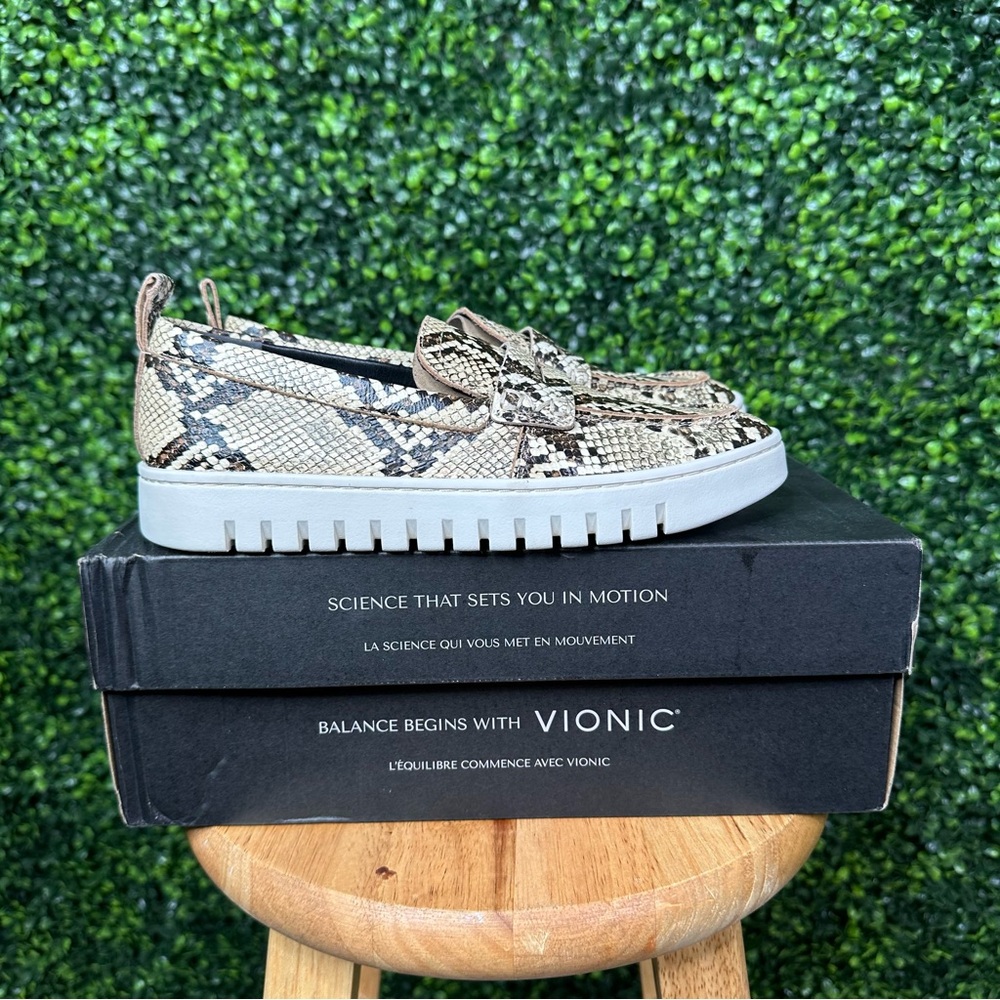 New in box Vionic Beige‎ and Black Snake Pattern Loafers uptown penny loafer